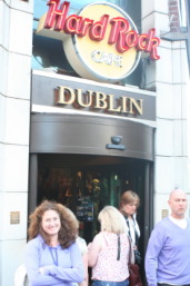2012-08-10-Ireland-Day1-Dublin-209-Suzi-Mike-Carla-GOOD.jpg