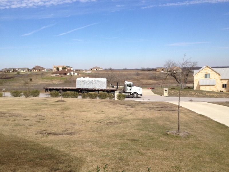 2013/02(February)/Misc-Mulch/800x600_2013-02-28-Mulch-Delivery-1.JPG