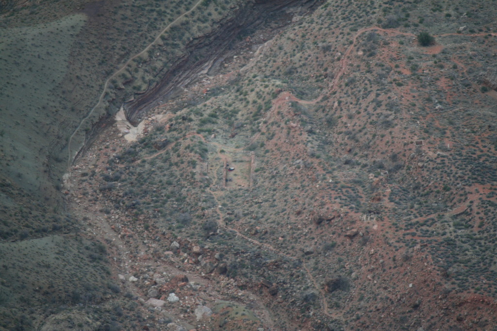2013/03(March)/Grand-Canyon/Top200/1024x768_2013-03-14-Grand-Canyon-03-Hermits-Rest-old-structure.JPG