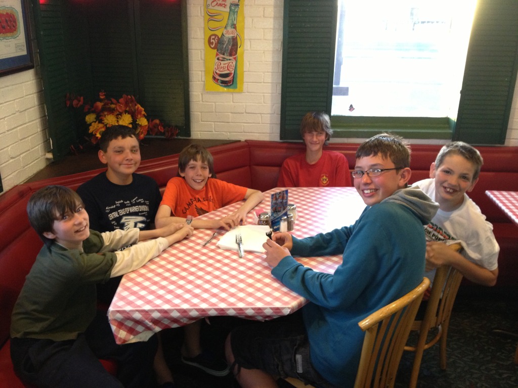 2013/03(March)/Grand-Canyon/Top200/1024x768_2013-03-17-Grand-Canyon-014-RIM-Dax-Lance-Jack-Chance-Nathan-Case-at-worst-Pizza-Hut-ever-ABQ.JPG