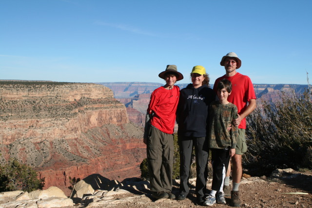 2013/03(March)/Grand-Canyon/Top200/640x480_2013-03-14-Grand-Canyon-07-Hermits-Rest-Chance-Suzi-Dax-Travis.JPG