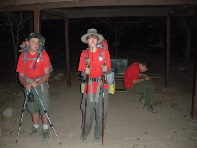 2013/03(March)/Grand-Canyon/Top200/640x480_2013-03-17-Grand-Canyon-001-RIM-Lance-Chance-Nathan-early-hike-out.JPG