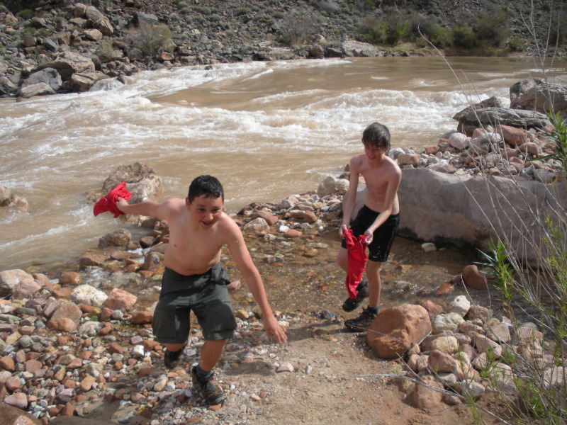 2013/03(March)/Grand-Canyon/Top200/800x600_2013-03-15-Grand-Canyon-13-Monument-Lance-Chance.JPG