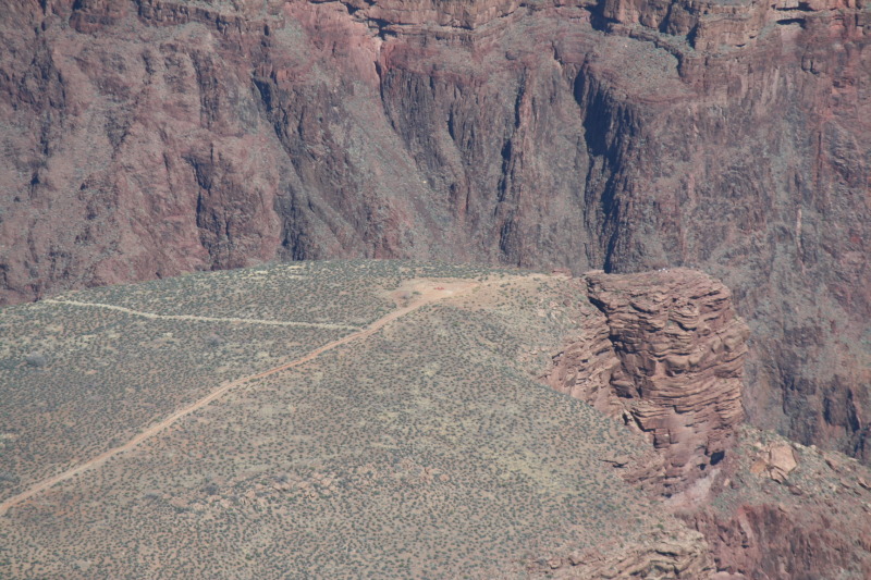 2013/03(March)/Grand-Canyon/Top200/800x600_2013-03-16-Grand-Canyon-025-Indian-Gardens-Chance-Nathan-Lance-Matt-Travis-making-red-dot.JPG