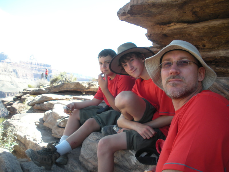 2013/03(March)/Grand-Canyon/Top200/800x600_2013-03-16-Grand-Canyon-026-Indian-Gardens-Lance-Chance-Travis.JPG
