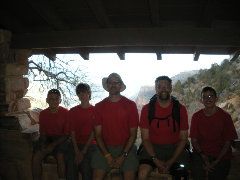 2013/03(March)/Grand-Canyon/Top200/800x600_2013-03-17-Grand-Canyon-005-RIM-Chance-Nathan-Lance-Travis-Matt-1pt5-mile-house.JPG