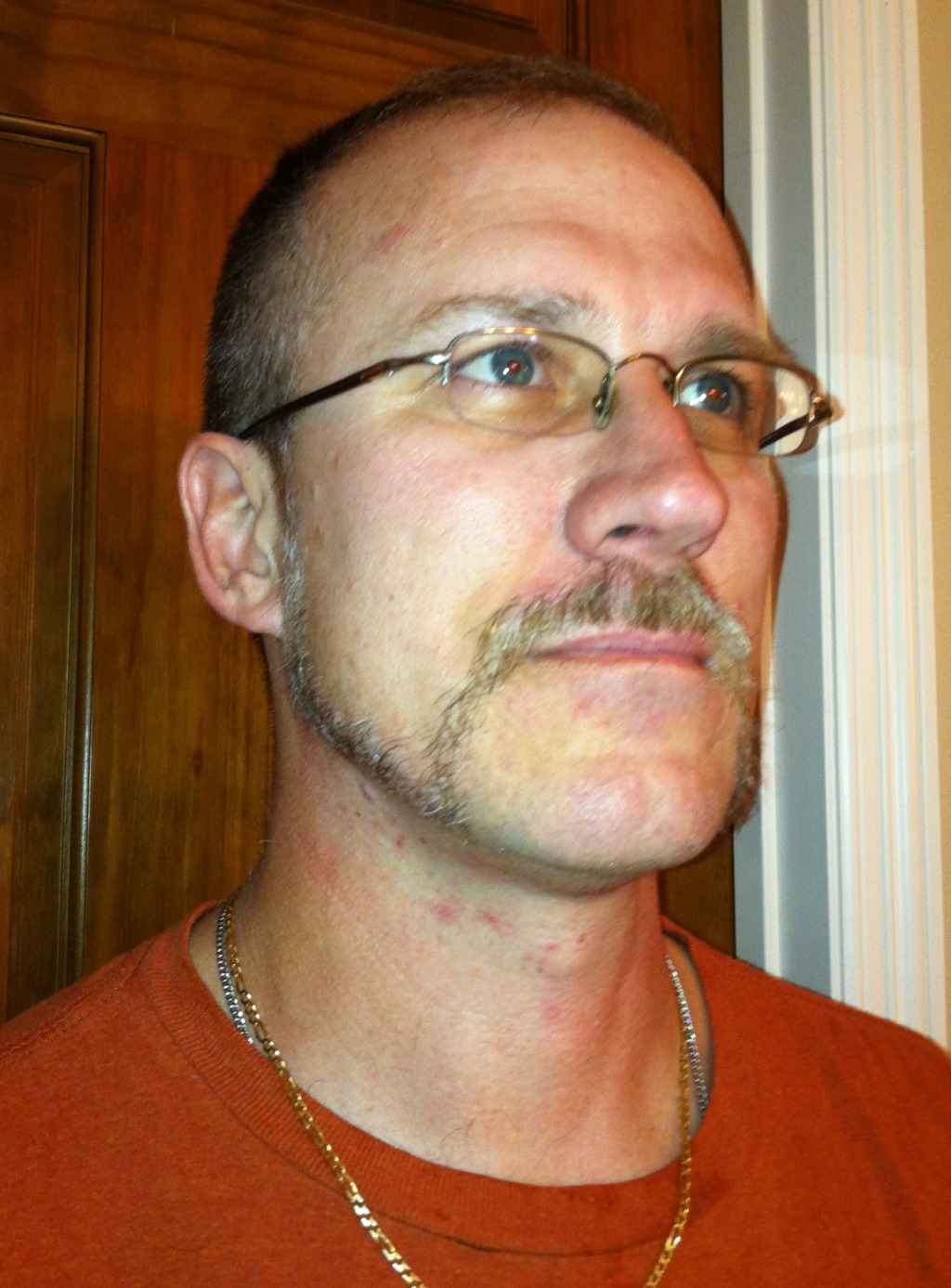 2013/03(March)/Misc/1024x768_2013-03-20-Travis-shaves-beard-2.JPG