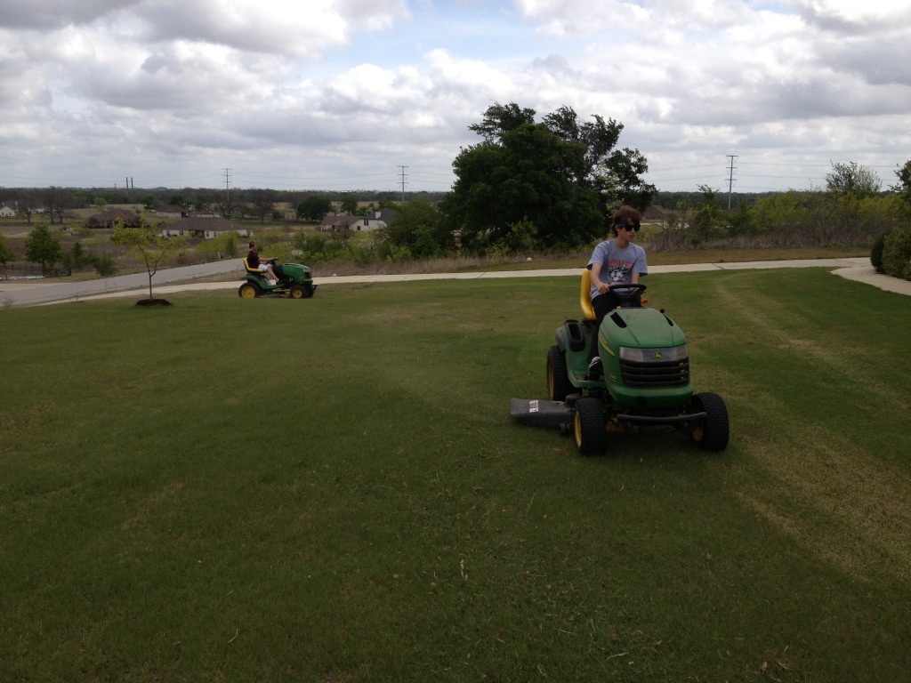 2013/03(March)/Yard-Work/1024x768_2013-03-29-Yard-Work-10-Sean-Chance.JPG