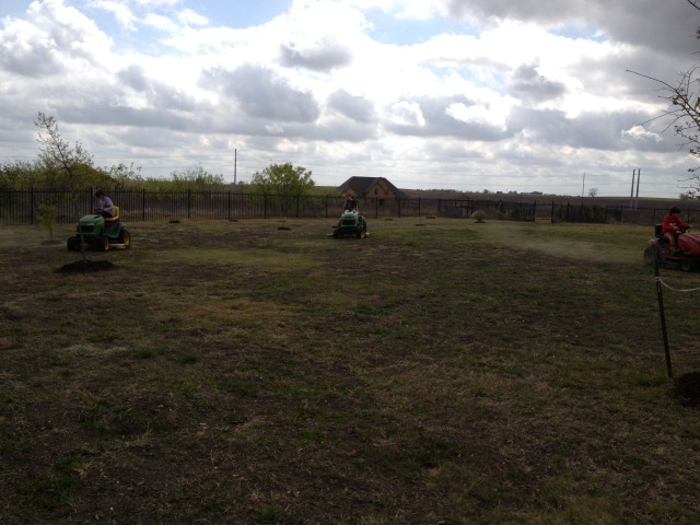 2013/03(March)/Yard-Work/640x480_2013-03-29-Yard-Work-07.JPG