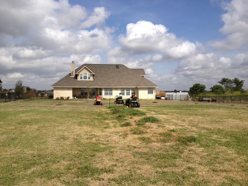 2013/03(March)/Yard-Work/800x600_2013-03-29-Yard-Work-03-Sean-Dax-Chance.JPG