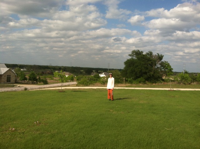 2013/04(April)/Misc/640x480_2013-04-21-Chance-front-yard.JPG