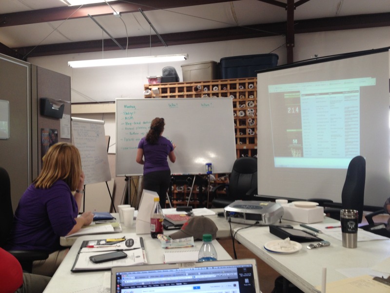 2013/04(April)/Troop214-Lock-in-and-Misc/800x600_2013-04-27-Troop214-Committee-meeting-1-Delissa-Suzi.JPG