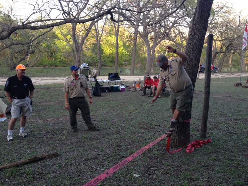 2013/04(April)/Troop214-Shoot-o-ree/800x600_2013-04-06-Troop214-Shoot-o-ree-26-slackline-MattW-Butch.JPG