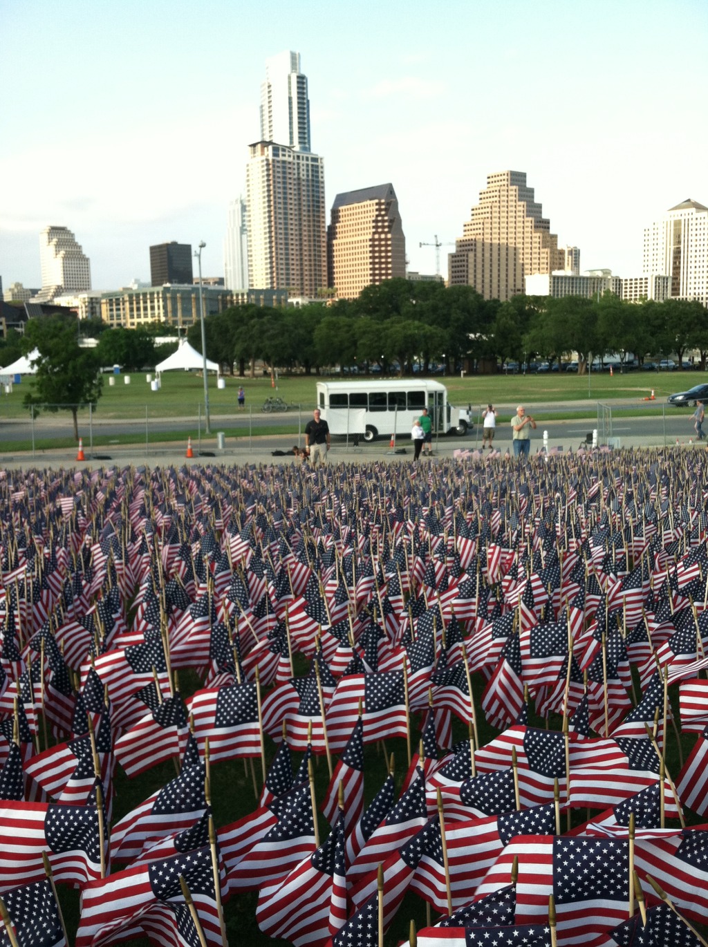 2013/05(May)/EFH-Memorial-Day-end-of-session-party/1024x768_2013-05-27-EFH-Memorial-Day-1-flags.JPG