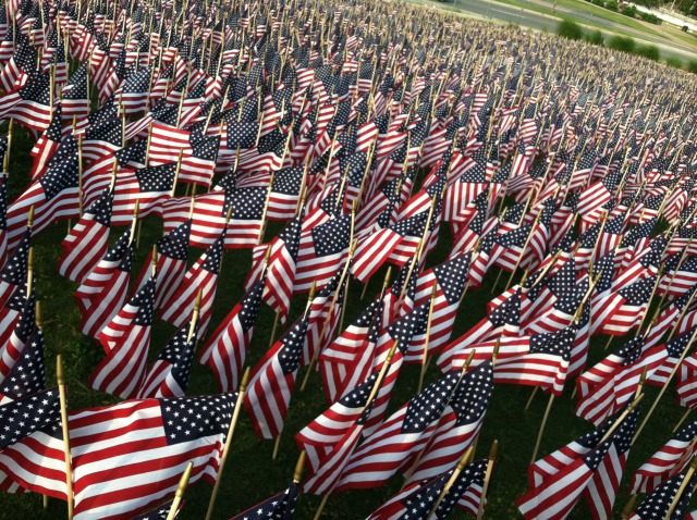 2013/05(May)/EFH-Memorial-Day-end-of-session-party/640x480_2013-05-27-EFH-Memorial-Day-3-flags.JPG