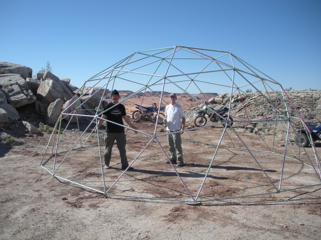 2013/05(May)/Moab/1024x768_2013-05-03-Moab-01_03-Geodome-Justin-Josh.JPG