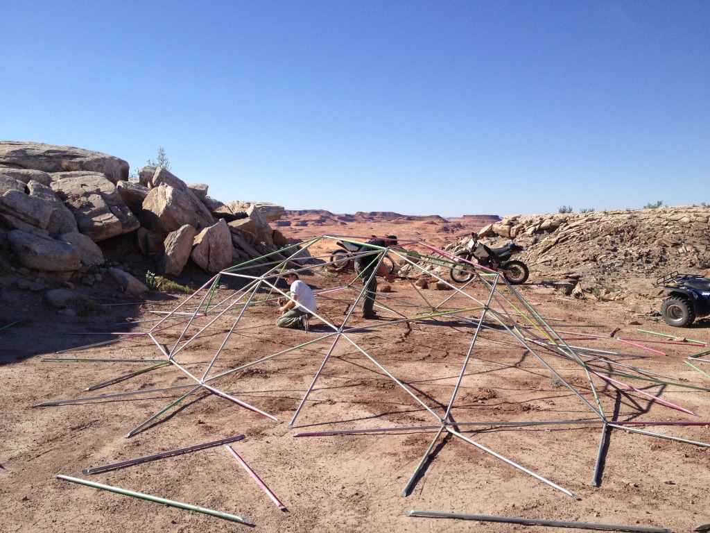 2013/05(May)/Moab/1024x768_2013-05-03-Moab-01_04-Geodome-Justin-Josh.JPG