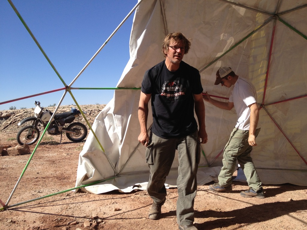 2013/05(May)/Moab/1024x768_2013-05-03-Moab-01_08-Geodome-Justin-Josh.JPG