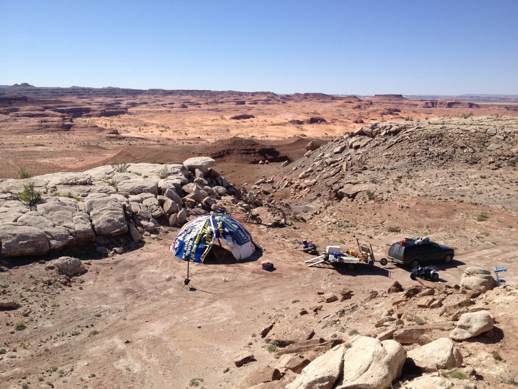 2013/05(May)/Moab/1024x768_2013-05-03-Moab-01_09-Geodome.JPG
