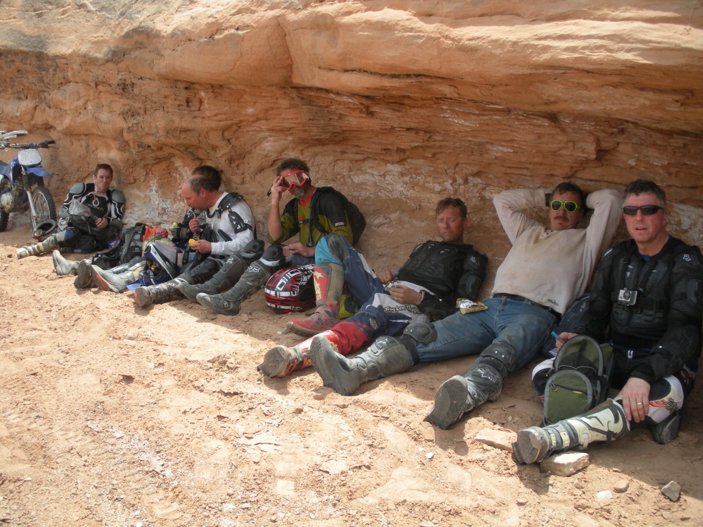 2013/05(May)/Moab/1024x768_2013-05-05-Moab-01-Josh-Justin-Larry-Rover-Bert-Carmine-Jay.JPG