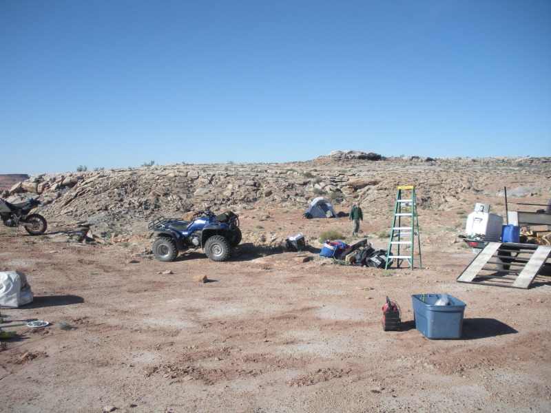 2013/05(May)/Moab/800x600_2013-05-03-Moab-01_02-Geodome.JPG