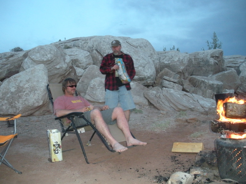 2013/05(May)/Moab/800x600_2013-05-04-Moab-42-Justin-Larry.JPG