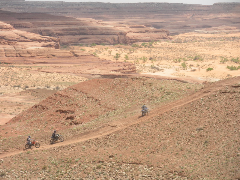 2013/05(May)/Moab/800x600_2013-05-05-Moab-04-Carmine-Justin-Josh.JPG