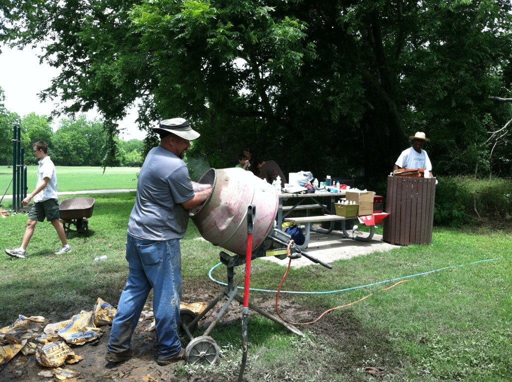 2013/05(May)/Troop214-Kylan-Eagle-Project/1024x768_2013-05-27-Troop214-Kylan-Eagle-Project-11-Scot.JPG