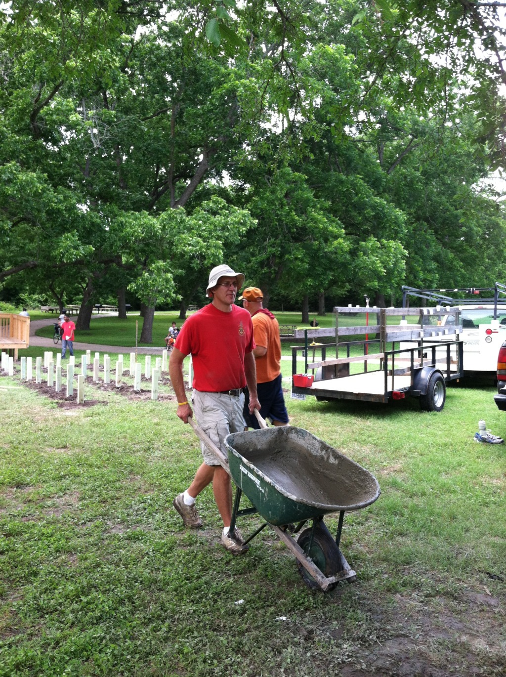 2013/05(May)/Troop214-Kylan-Eagle-Project/1024x768_2013-05-27-Troop214-Kylan-Eagle-Project-14-Travis.JPG