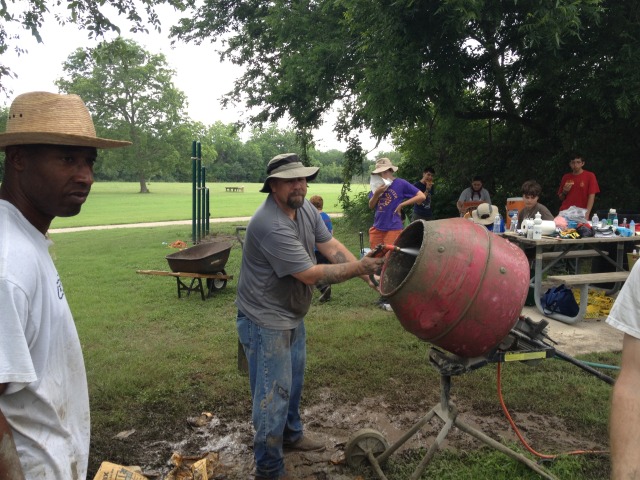 2013/05(May)/Troop214-Kylan-Eagle-Project/640x480_2013-05-27-Troop214-Kylan-Eagle-Project-34-Scot-Case-Nathan.JPG