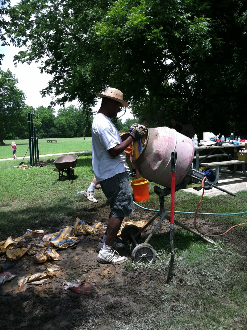 2013/05(May)/Troop214-Kylan-Eagle-Project/800x600_2013-05-27-Troop214-Kylan-Eagle-Project-09.JPG
