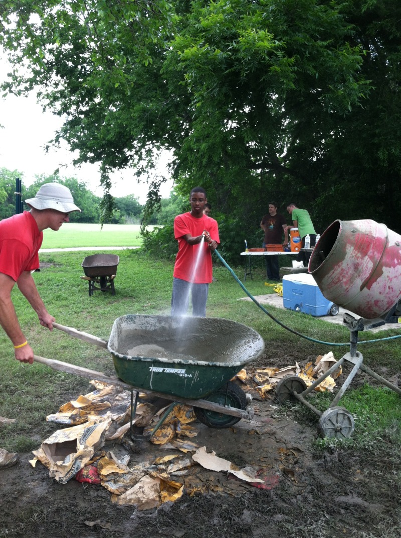2013/05(May)/Troop214-Kylan-Eagle-Project/800x600_2013-05-27-Troop214-Kylan-Eagle-Project-27-Travis-Jared.JPG