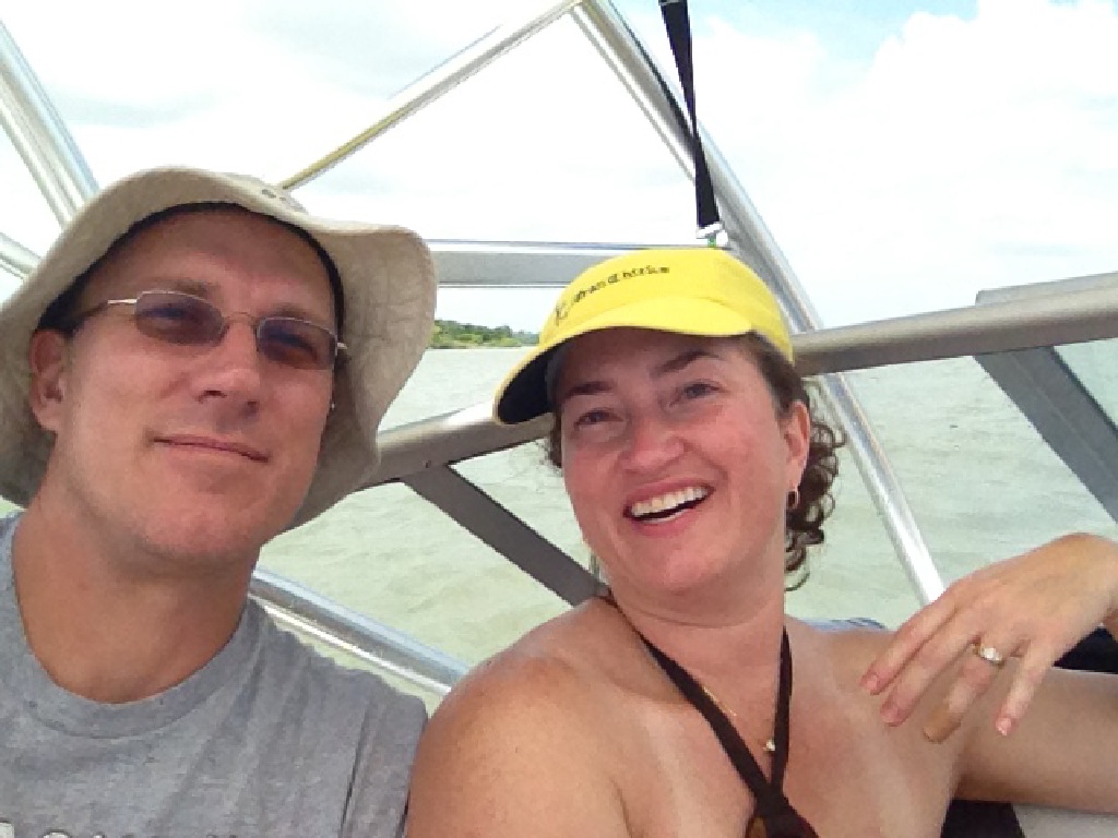 2013/06(June)/Boating-with-Busbys/1024x768_2013-06-23-Boatin-with-Busbys-04-Travis-Suzi.JPG