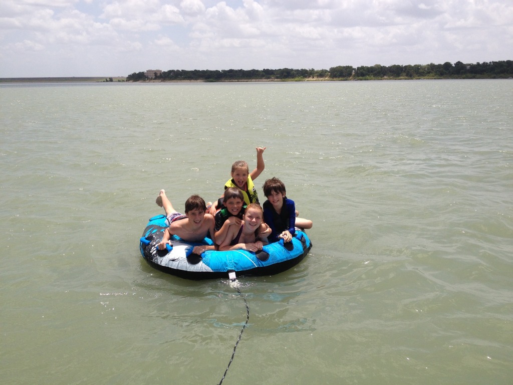 2013/06(June)/Boating-with-Busbys/1024x768_2013-06-23-Boatin-with-Busbys-14-Beth-Dax-Chance-Julia-Will.JPG