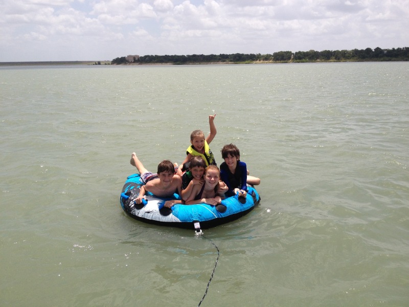 2013/06(June)/Boating-with-Busbys/800x600_2013-06-23-Boatin-with-Busbys-15-Beth-Dax-Chance-Julia-Will.JPG