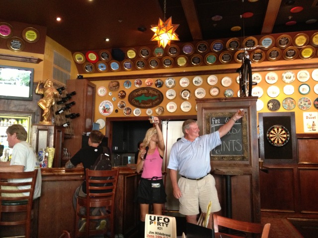2013/06(June)/Jim-Saucer-Plate-Party/640x480_2013-06-16-Jim-Flying-Saucer-Plate-Party-3.JPG