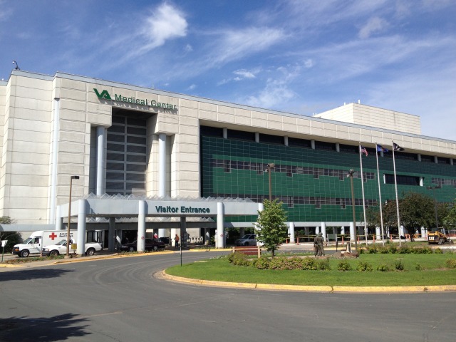 2013/06(June)/Minneapolis-Wieczoreks/640x480_2013-06-25-Minneapolis-02-VA-Medical-Center.JPG