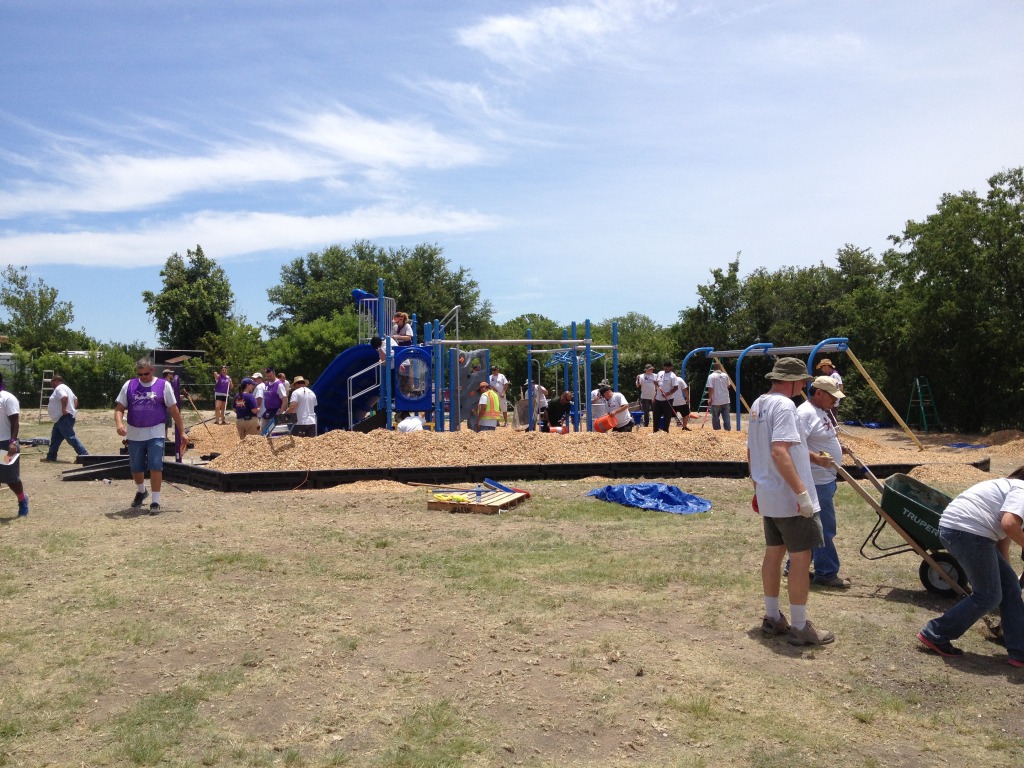 2013/06(June)/NYOS-Playground-build/2013-06-07-NYOS-playground-build-1.JPG