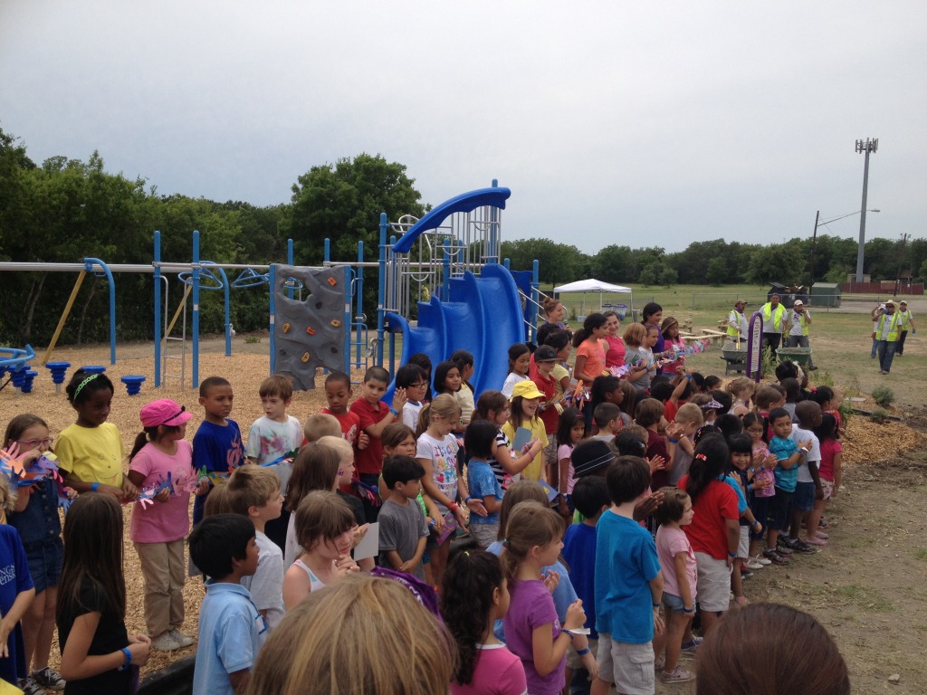 2013/06(June)/NYOS-Playground-build/1024x768_2013-06-07-NYOS-playground-build-7.JPG