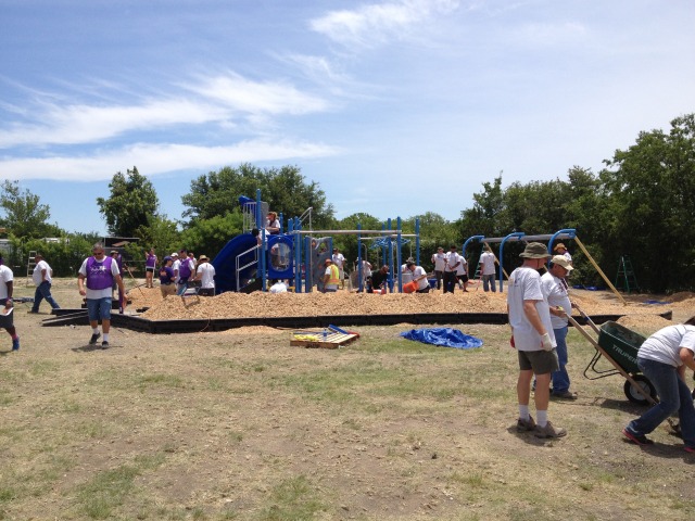 2013/06(June)/NYOS-Playground-build/2013-06-07-NYOS-playground-build-1.JPG