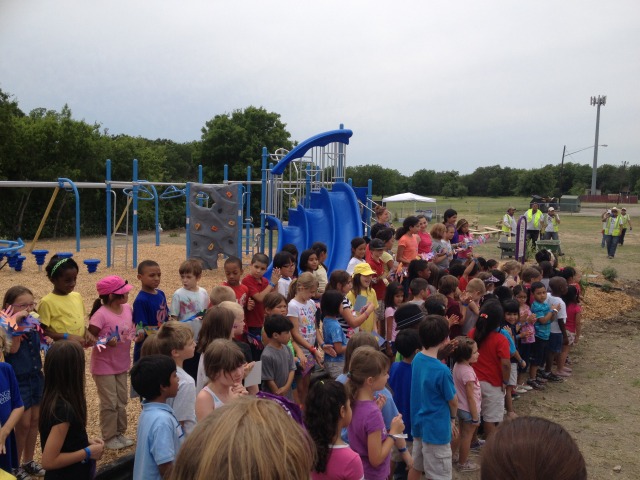 2013/06(June)/NYOS-Playground-build/640x480_2013-06-07-NYOS-playground-build-7.JPG