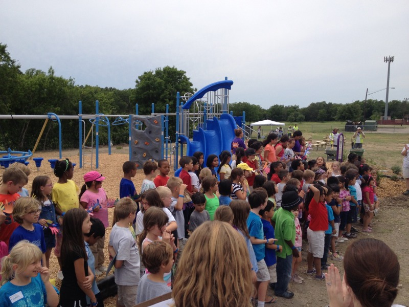 2013/06(June)/NYOS-Playground-build/800x600_2013-06-07-NYOS-playground-build-6.JPG