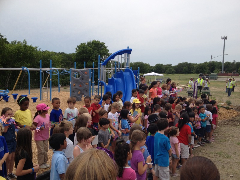 2013/06(June)/NYOS-Playground-build/800x600_2013-06-07-NYOS-playground-build-7.JPG