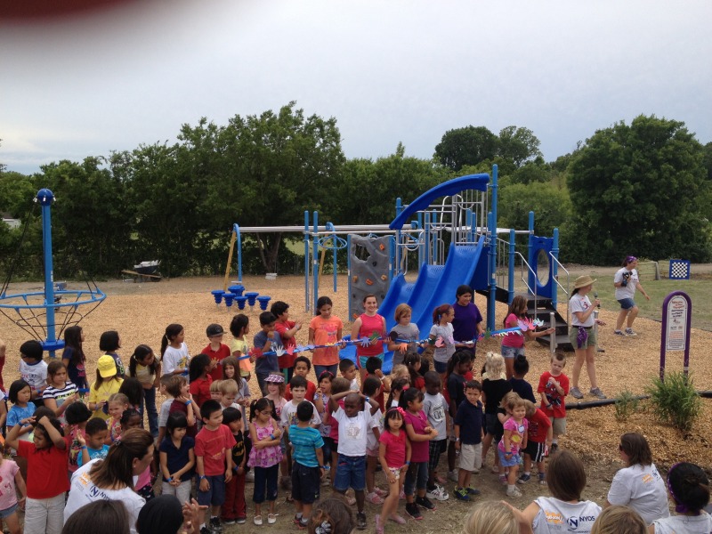 2013/06(June)/NYOS-Playground-build/800x600_2013-06-07-NYOS-playground-build-9.JPG