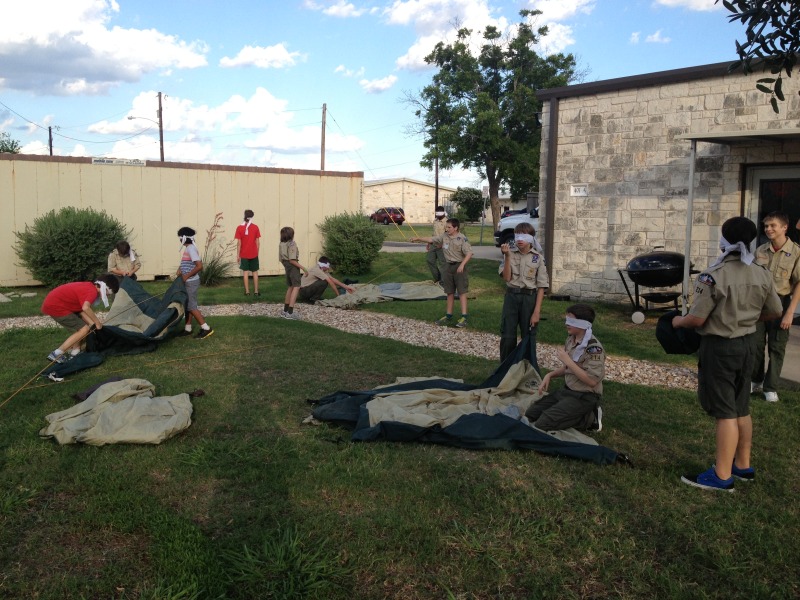 2013/06(June)/Troop214-tent-contest/800x600_2013-06-10-Troop214-Tent-Blindfold-contest-3.JPG