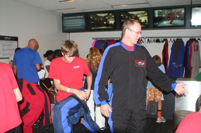 2013/08(August)/2013-08-11-I-Fly/640x480_2013-08-11-I-fly-004-Cade-Travis.JPG