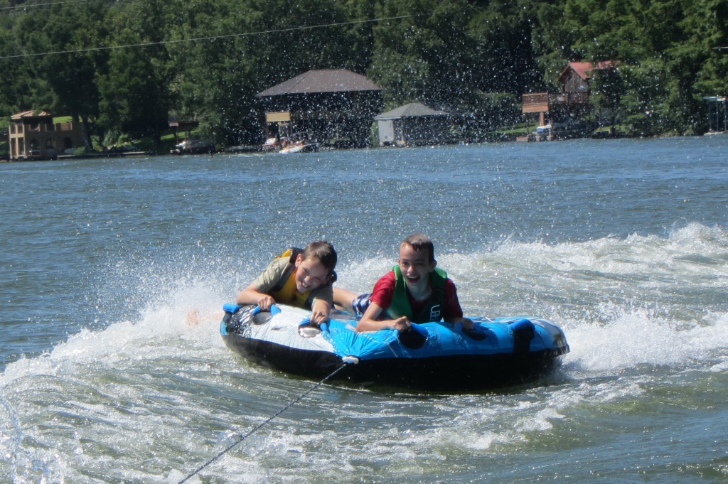 2013/08(August)/Troop214-EmmaLong-boating/1024x768_2013-08-03-Troop214-EmmaLong-45-Case-Tyler.jpg