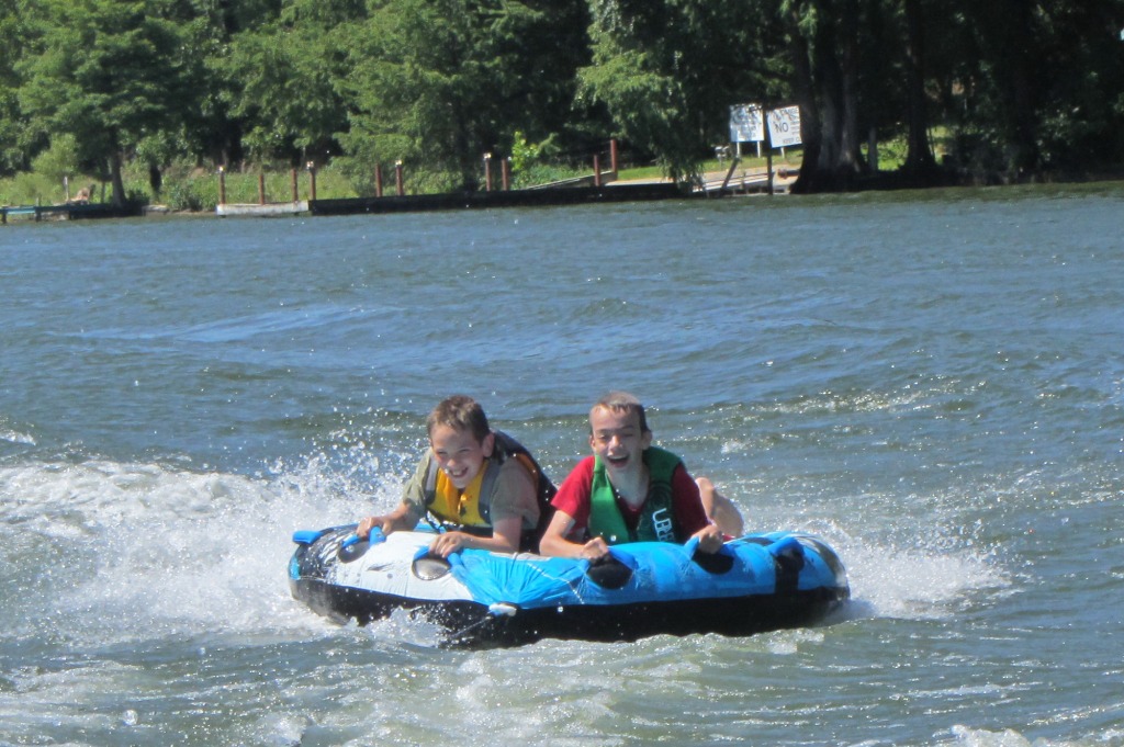 2013/08(August)/Troop214-EmmaLong-boating/1024x768_2013-08-03-Troop214-EmmaLong-48-Case-Tyler.jpg