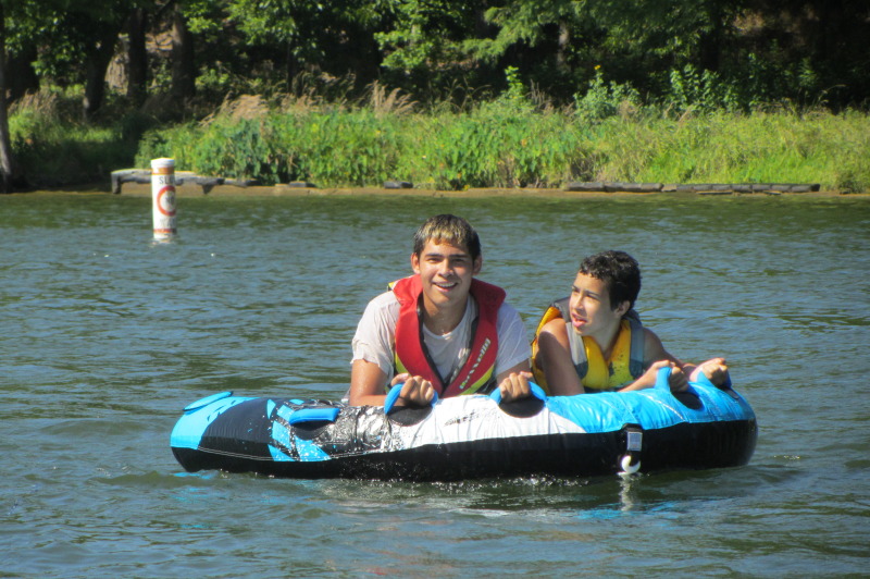 2013/08(August)/Troop214-EmmaLong-boating/800x600_2013-08-03-Troop214-EmmaLong-36-Anthony-Sebastian.jpg