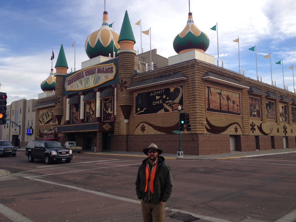 2013/11(November)/SD-Hunting/1024x768_2013-11-08-SD-Pheasant-Hunting-06-Corn-Palace-John.JPG